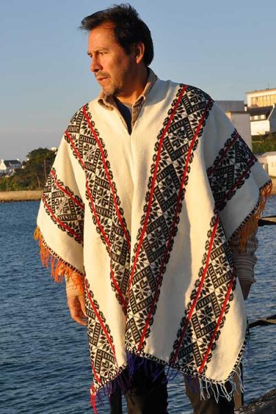 Poncho Qosqo blanc en laine Ponchos alpaga Homme Poncho Qosqo blanc en laine Ponchos alpaga Homme