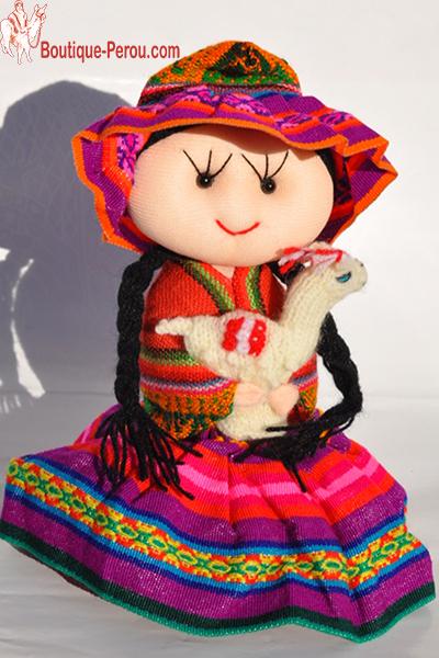 Petite poupée assise en tissu péruvien multicolore