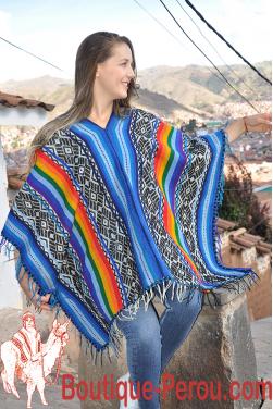 Poncho femme tissé main couleur bleu celeste.