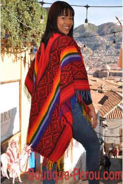 Poncho rouge arc-en-ciel.