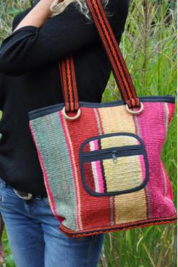 Sac a main en tissage andin