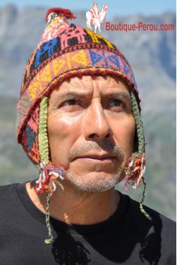 Authentique Chullo ou bonnets péruvien Ocongate, couleurs de l'arc en ciel.