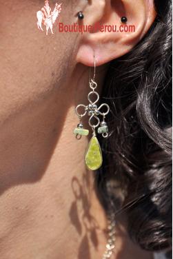 Boucles d'oreilles en pierre serpentine.