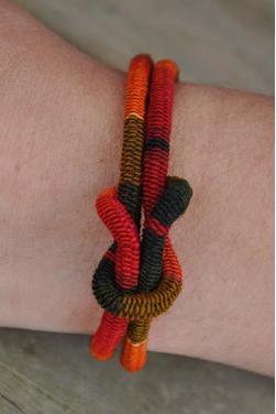 Bracelet fait en tissu traditionnel aguayo