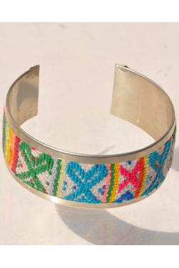 Bracelet flexible tissu couleur de l'arc en ciel.