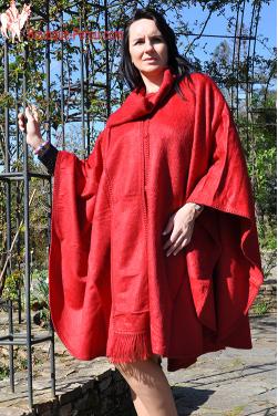 Manteau cape de couleur rouge indien