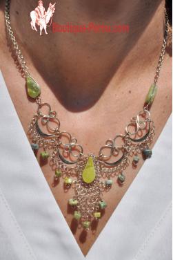 Collier Kantuta en pierre serpentine.