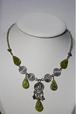 collier Nazca pierre serpentine