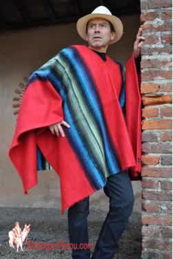 Poncho alpaga rouge indien. C'est une pièce unique