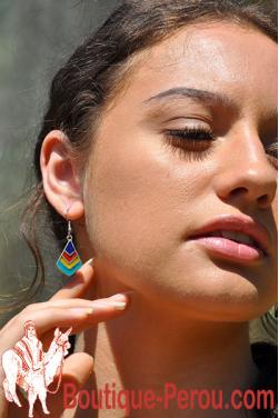 Magnifique et élégantes boucles d'oreilles péruviennes pour femme. Pièce unique
