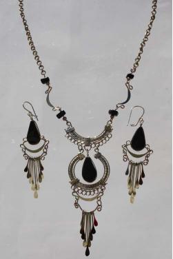 Parure Inti collier + boucles d'oreilles pierre onyx