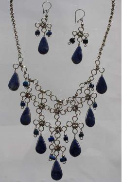 Parure collier et boucles d'oreilles en lapis-lazuli