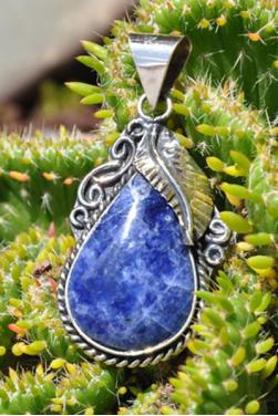 Pendentif en pierre lapis-lazuli