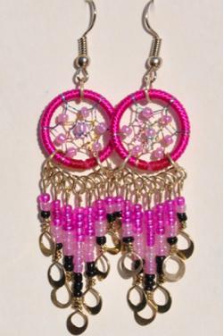 Boucles d'oreilles attrape rêves fuchsia