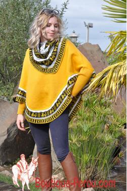 Poncho pull en laine d'alpaga couleur jaune soleil.