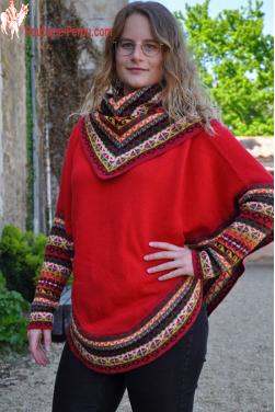 Pull poncho avec col rond et manches chauves souris.
