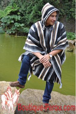 Poncho Chaman gris argenté.
