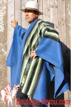 Poncho du Pérou en laine d'alpaga bleu céleste, c'est une pièce unique