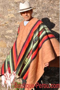 Poncho  Chaman couleur vigogne. C'est une pièce unique