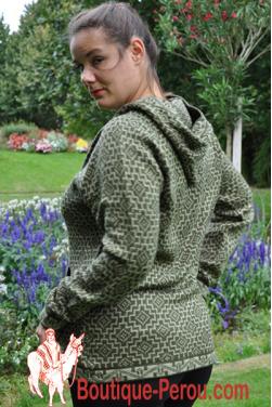 Cardigan vert kaki en laine.