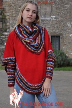 Pull poncho avec col rond et manches chauves souris.