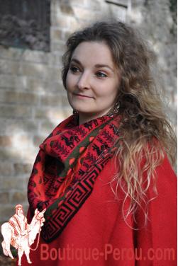 Poncho Pull chauve suris en laine d'alpaga avec écharpe