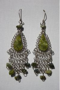 Boucles d'oreilles avec du serpentine.