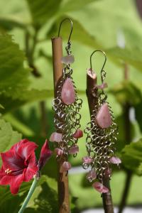 Boucles d'oreilles kantuta en pierre quartz rose.