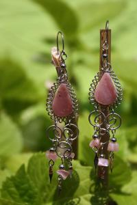 Boucles d'oreilles warmi en pierre quartz rose.