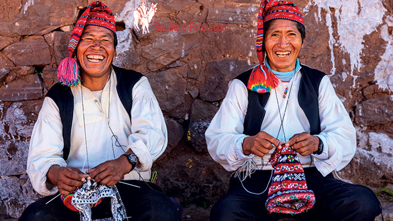 Hommes-de-Taquile-tricote-bonnet-peruvien